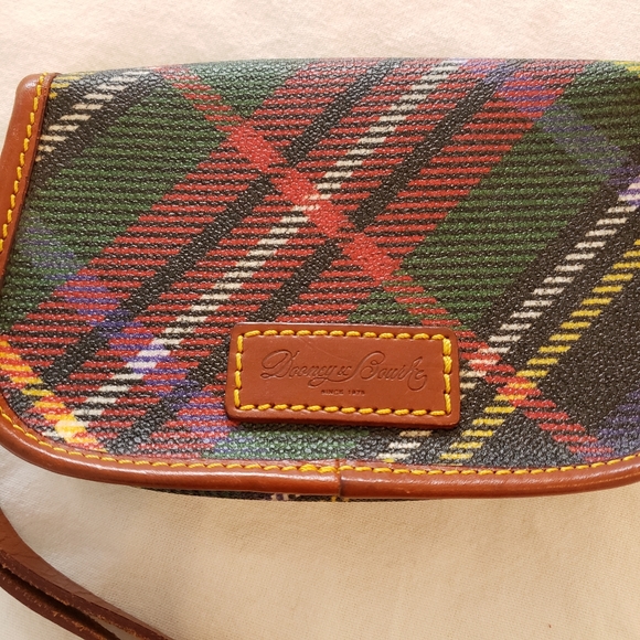 Dooney and Bourke Tartan plaid pattern small Pouch - Picture 3 of 9
